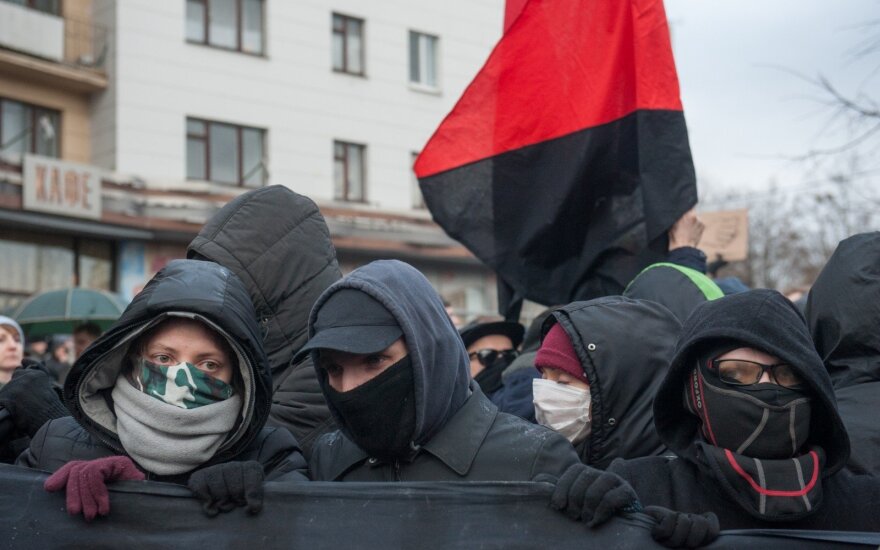 Įpykę baltarusiai traukia į gatves: pažiūrėkite, ką veikia A. Lukašenkos sūnūs