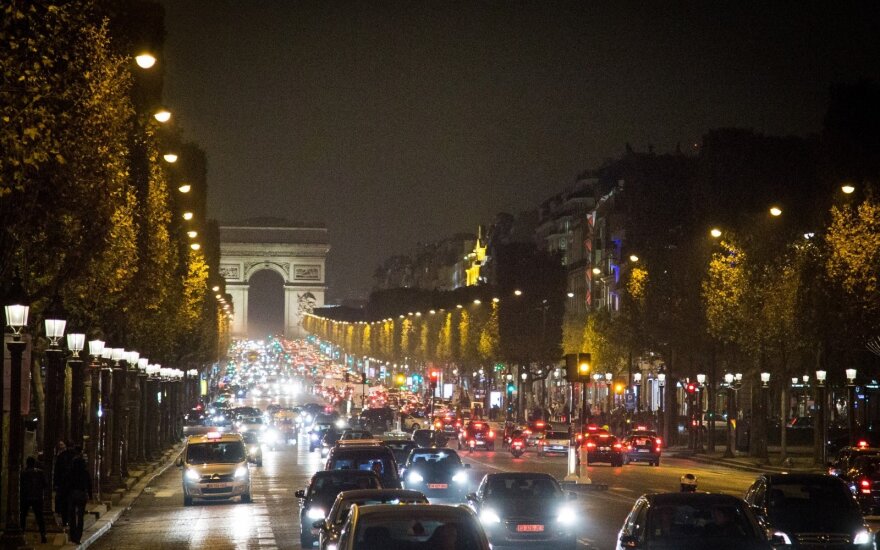 Paris Avenue des Champs-Élysées