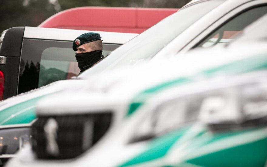 Vilniuje ir Pakruojyje sulaikomi vyrai pasipriešino policininkams