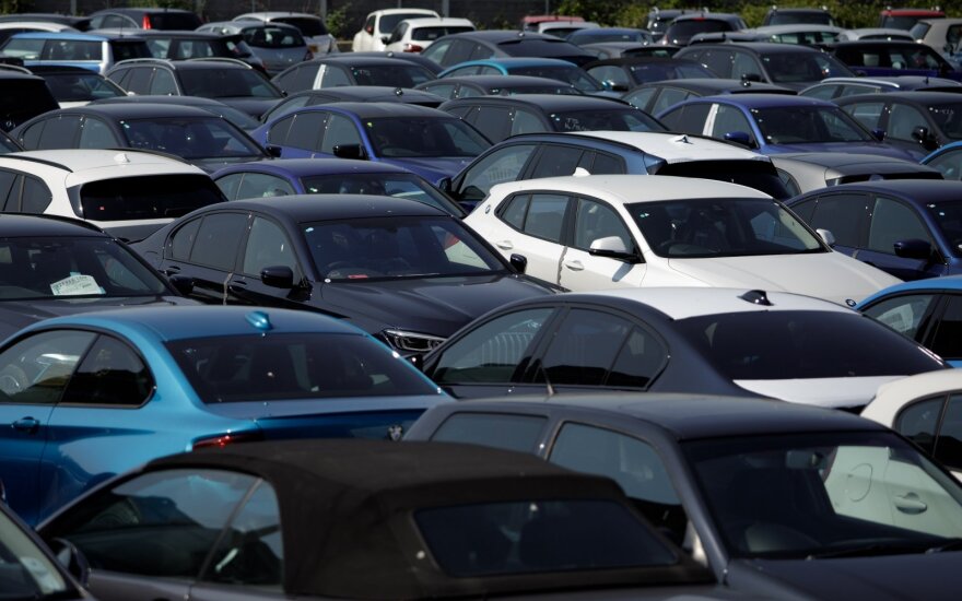 Galvos skausmas gamintojams: sprendimą, pirkti automobilį ar ne, gali nulemti vienas mygtukas
