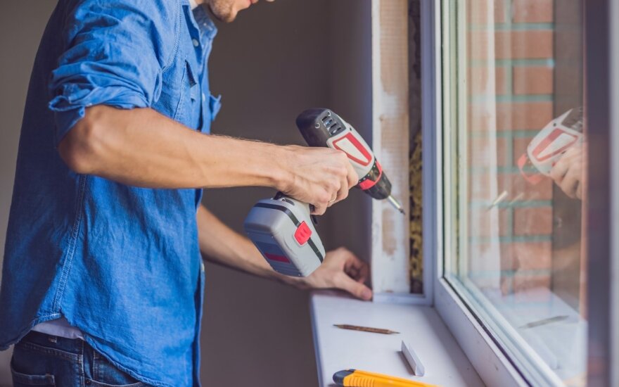 Kaip savo namuose išsaugoti šilumą: populiarėja nauja langų ir durų sandarinimo medžiaga