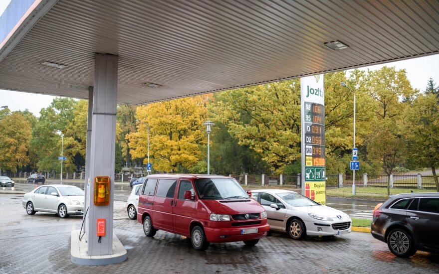 „Jozitos“ vadovas apie išaugusias degalų kainas: litras turėtų kainuoti po 3 eurus