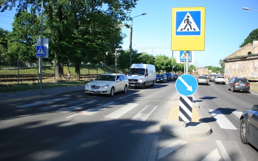 Vilniuje sunkiai sužalota per perėją ėjusi moteris