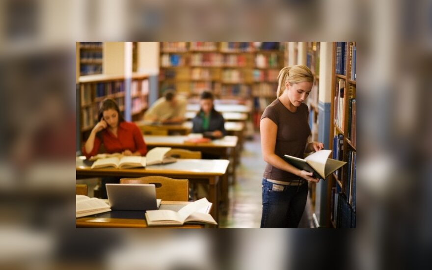 Pernai bibliotekose skaitomiausia lietuviška knyga buvo R.Granausko „Gyvenimas po klevu“