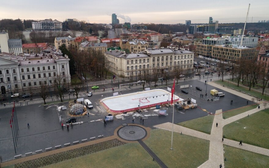 Kalėdinė Vilniaus čiuožykla Lukiškių aikštėje