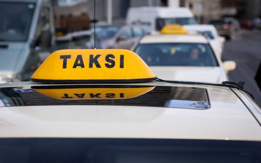 Pareigūnai smogė Vilniaus taksi verslui: įtariama, nuslėpė milijonus