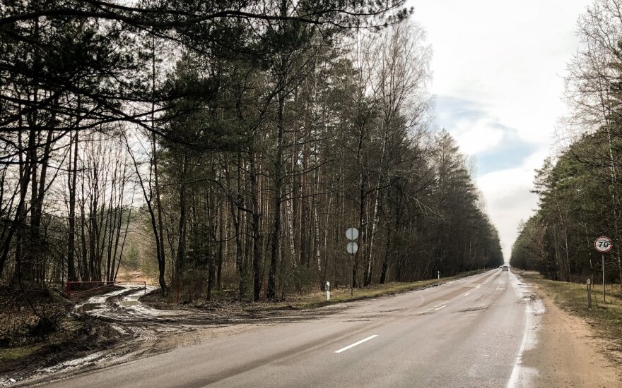 Detektyvas prie Vilniaus: ką „Grindos“ darbuotojai išpila valstybinėje miško aikštelėje