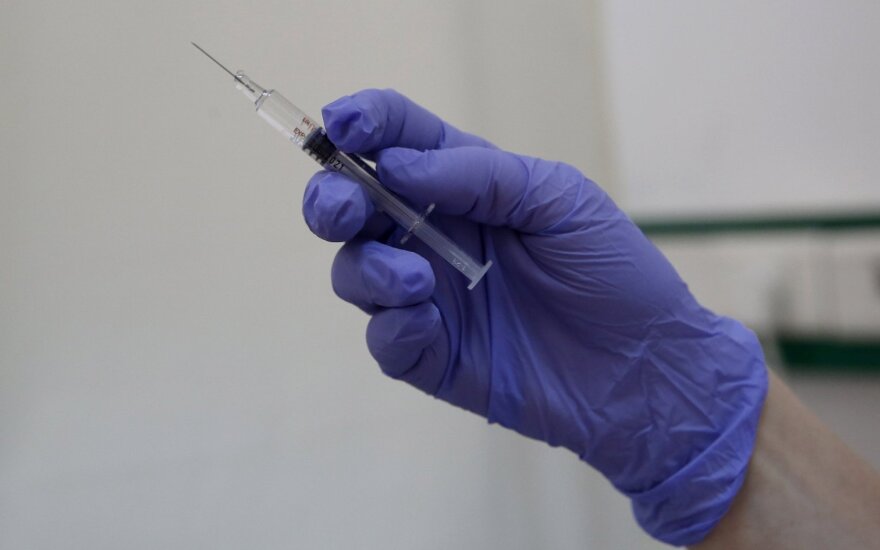 „Moderna“ ruošiasi pristatyti galimą vakciną nuo koronaviruso, jau priima užsakymus