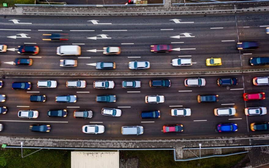 Keturios taisyklės, į kurias Lietuvos vairuotojai nuomoja ranka