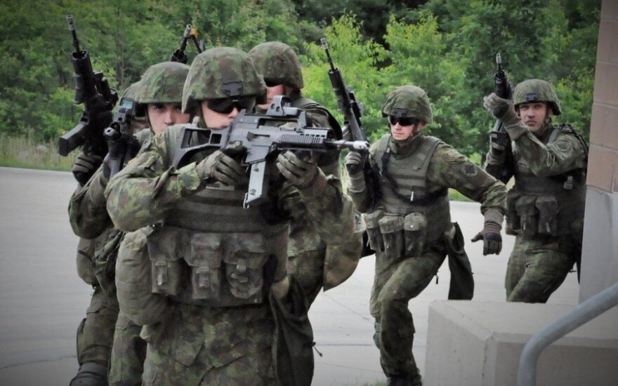 30 Lithuanian troops taking part in international training in Ukraine