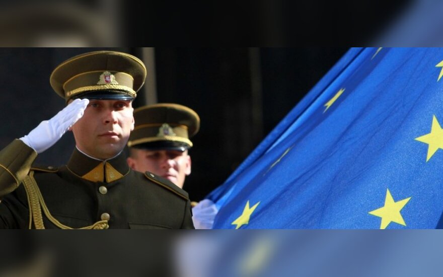 Eurobarometro tyrimas: lietuviai per dešimtmetį priartėjo prie Europos