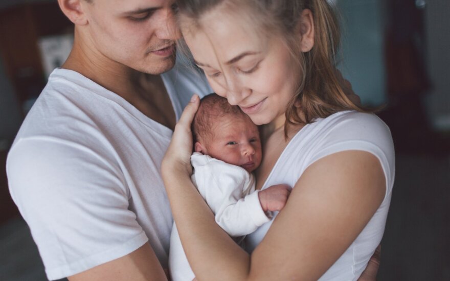 Tėvai atsidūrė dviprasmiškoje situacijoje: giminaitė spaudžia pakeisti jų dviejų savaičių naujagimės vardą