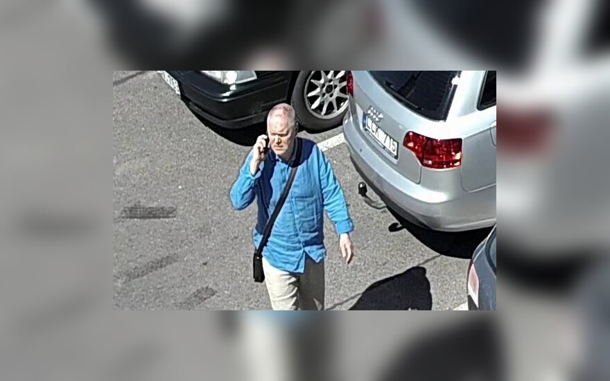 Policija prašo pagalbos – ieškomas „Akropolio“ automobilių stovėjimo aikštelėje automobilį apgadinęs vyras