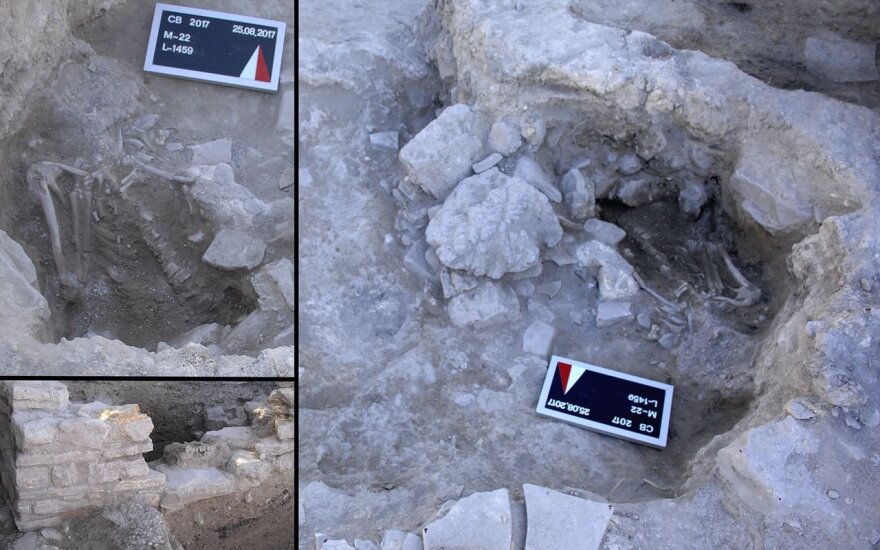 Archeologai aptiko žmogaus ir šuns skeletus. Jie žuvo po didžiulio cunamio. Vasif Şahoğlu nuotr.