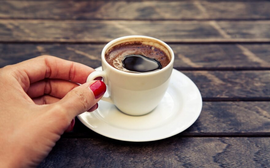 Kava, kofeinas ir miegas vienu metu gali suteikti stulbinantį budrumo efektą.