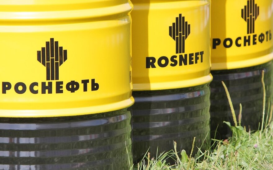 Rusijos naftos milžinė „Rosneft“ nutraukia veiklą Venesueloje