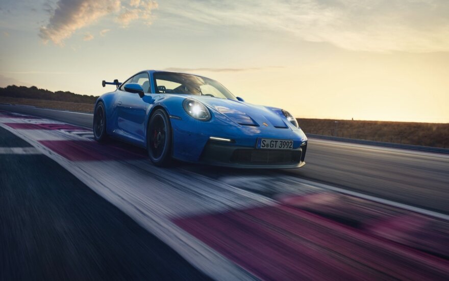 „Porsche“ pristatė naują lengendą: įspūdingą „911 GT3“ modelį su 510 AG varikliu