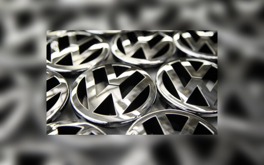 „Volkswagen“ perka 19,9 proc. „Suzuki“ akcijų