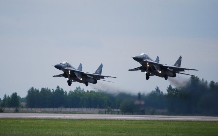 JAV ambasadorė: į didesnį finansavimą gynybai skiriančių šalių nuomonę NATO galbūt atsižvelgs labiau