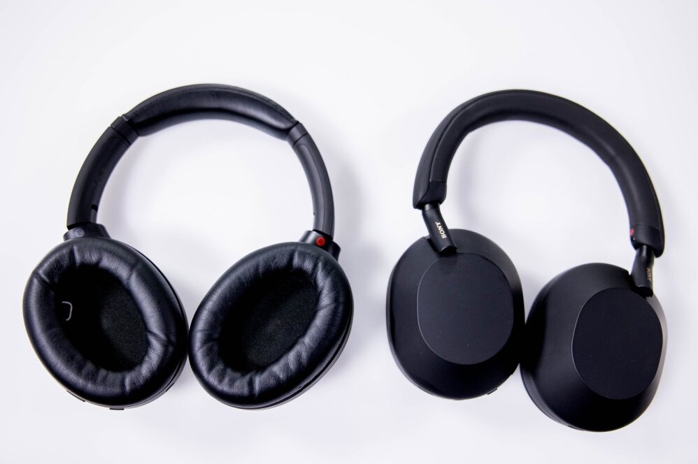 XM4 ir XM5 ausinių kaušeliai išsiverčia į skirtingas puses