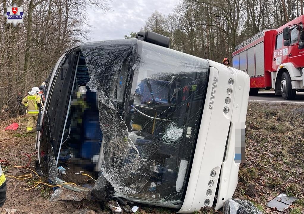 Media: litewski autobus turystyczny wypadł w Polsce, raniąc 13 osób