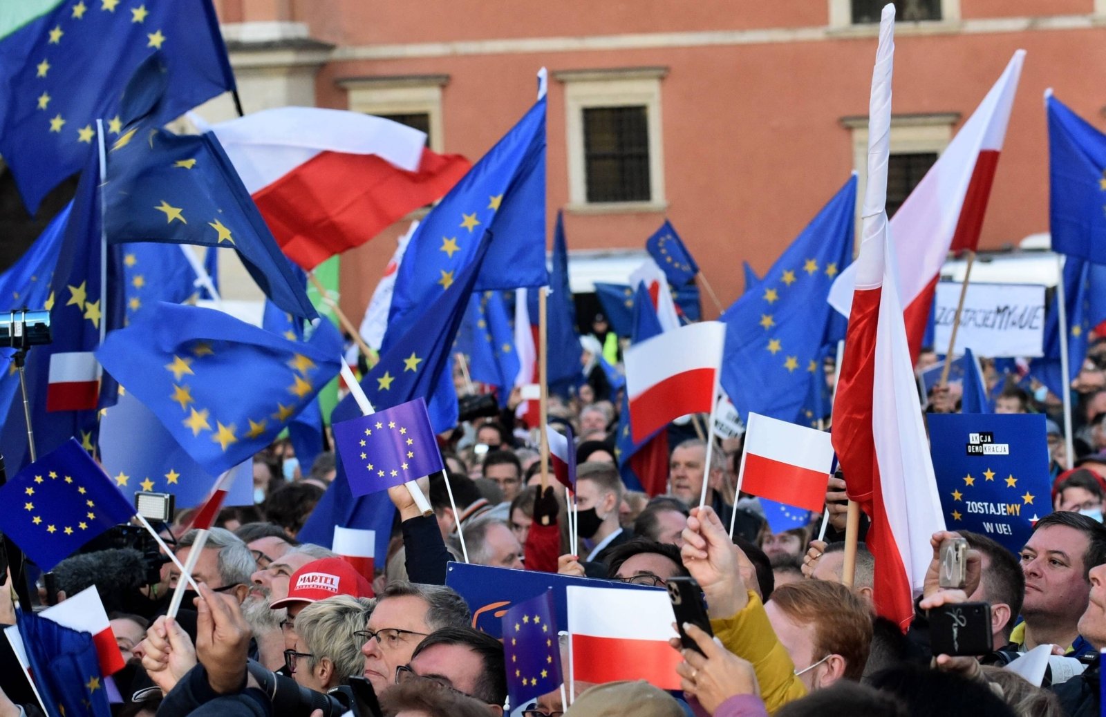 Decyzja polskich władz jest bardzo niebezpieczna: albo Polacy mogą opuścić UE, albo sama UE chwieje się z posad