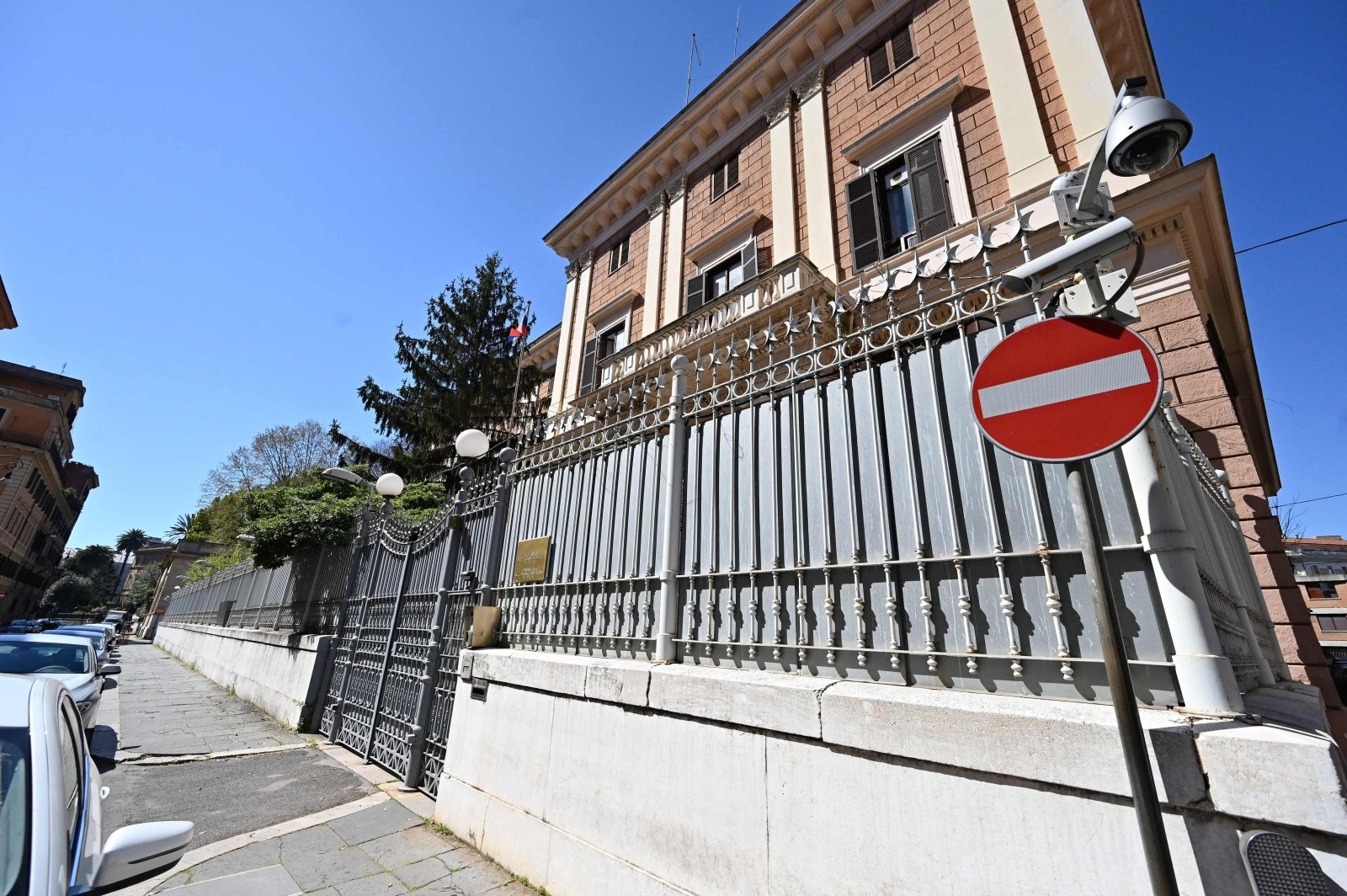L’Italia ha convocato l’ambasciatore russo dopo la disputa sulla copertura della guerra in Ucraina