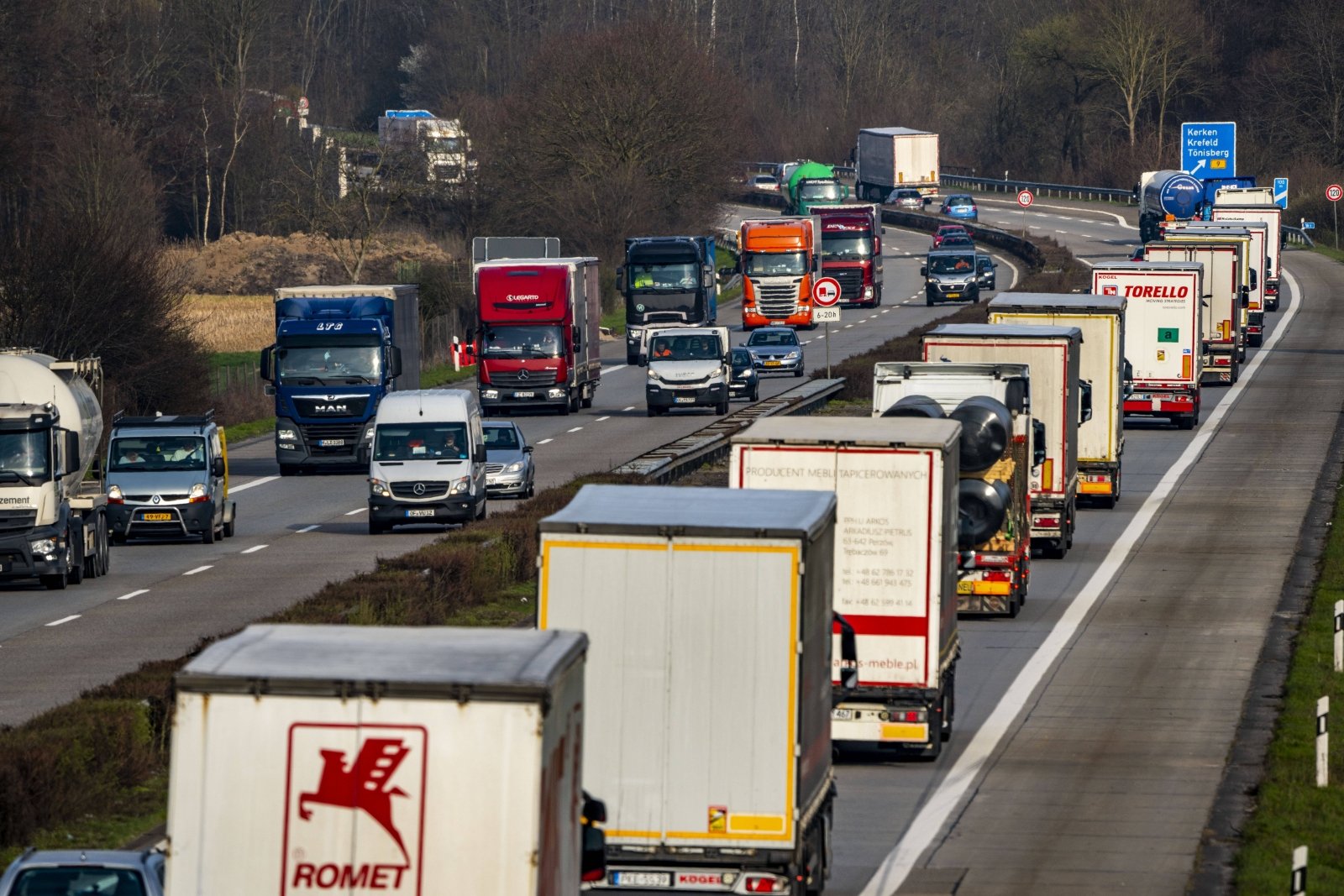 Wkrótce w Polsce zacznie obowiązywać nowy system opłat drogowych, ale litewscy przewoźnicy są niezadowoleni: nie wiadomo, jak będzie działać