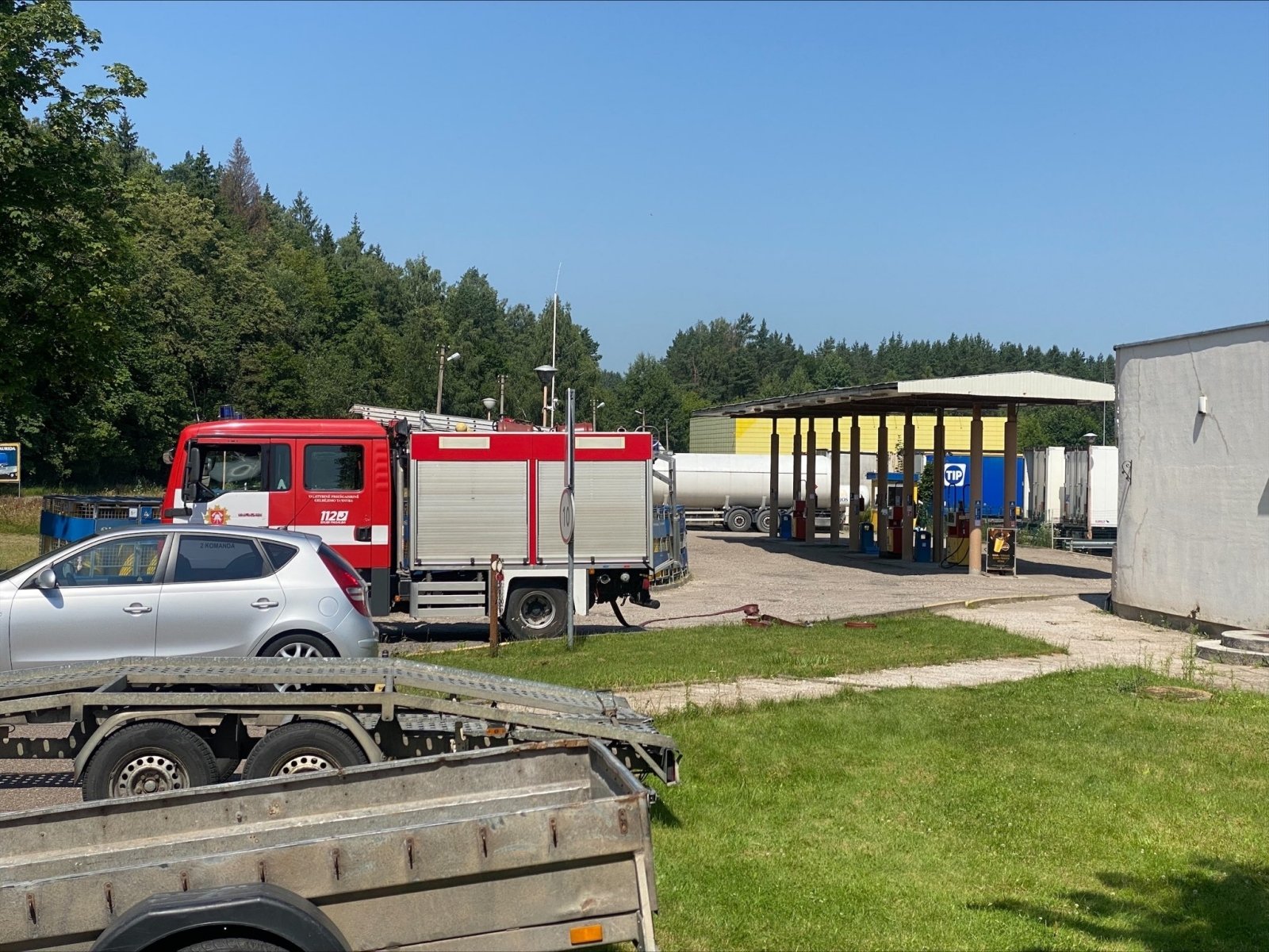 Degalinėje Vilniuje dujų nuotėkis sustabdytas: policija pranešė, kad eismas atnaujintas dar papildyta